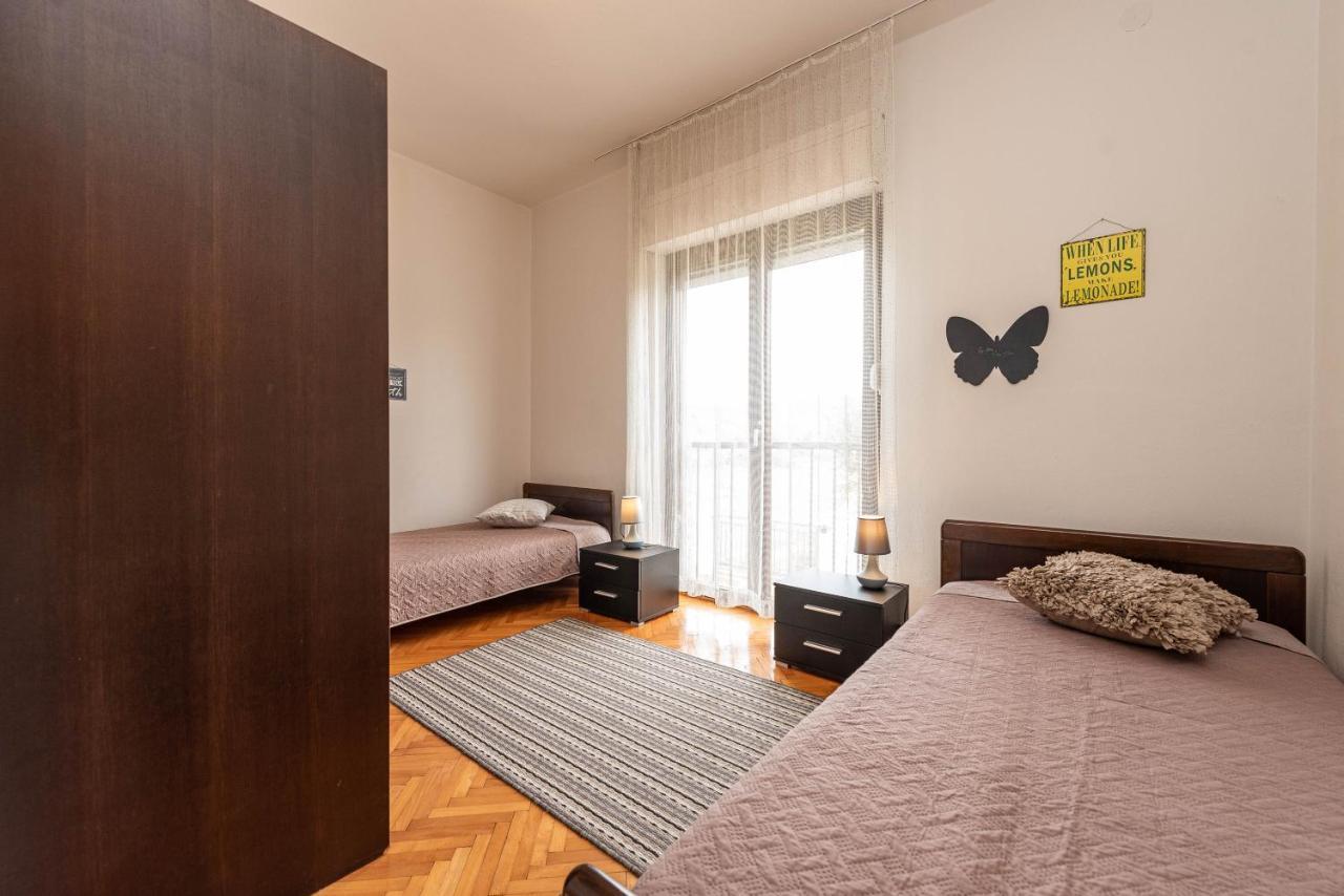 Beachfront Apartment Lostura トゥラニ エクステリア 写真