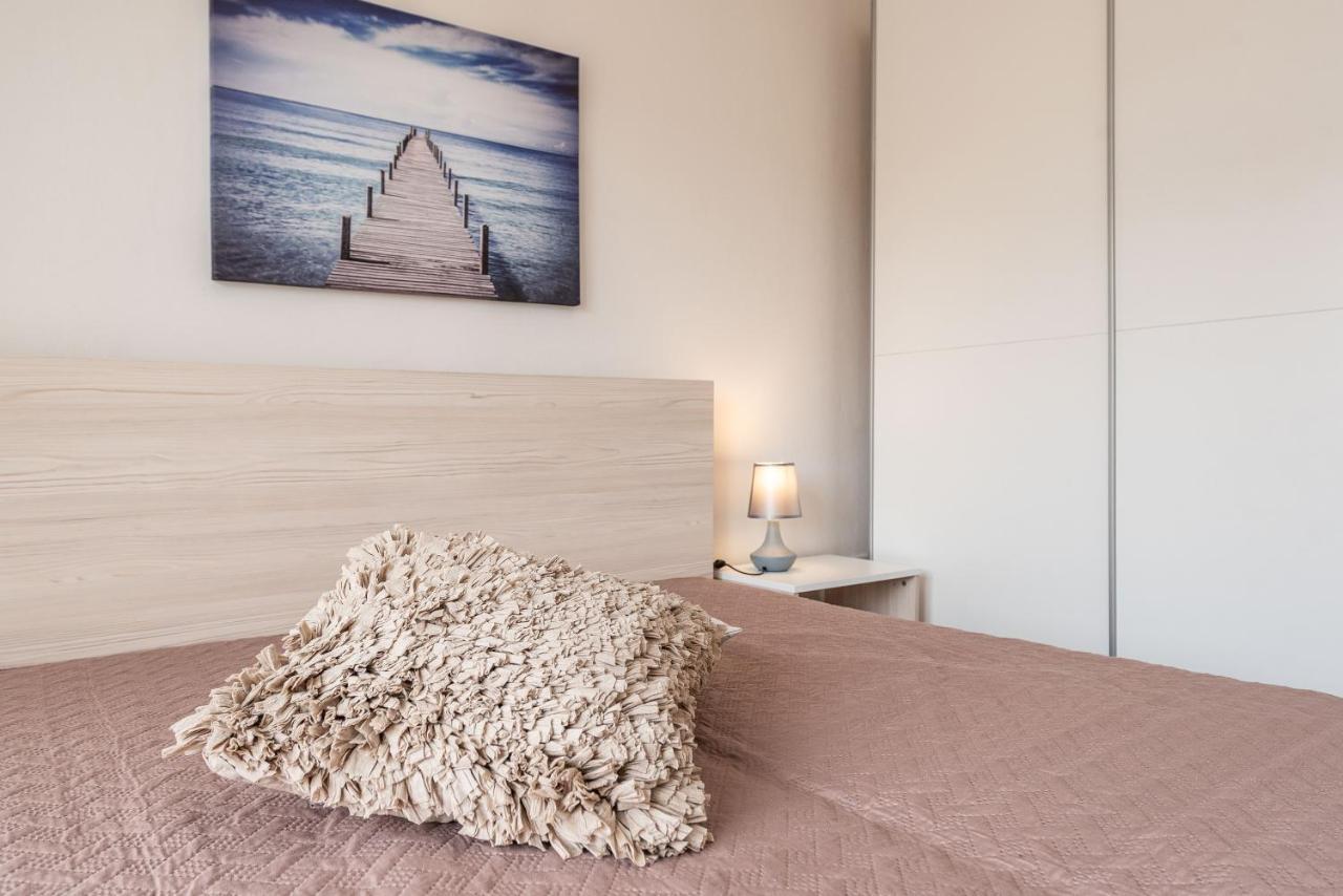 Beachfront Apartment Lostura トゥラニ エクステリア 写真